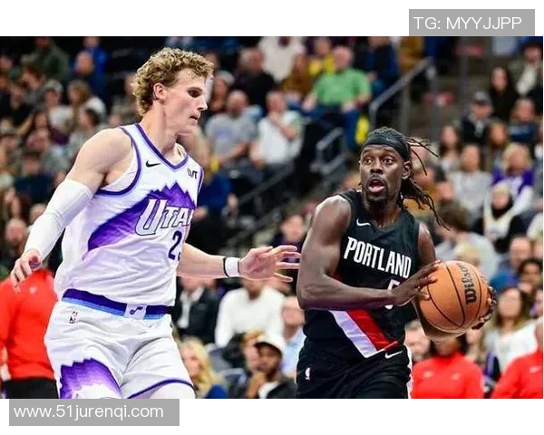 爵士大胜老鹰，稳居西部前八——探讨团队合作与关键时刻的表现