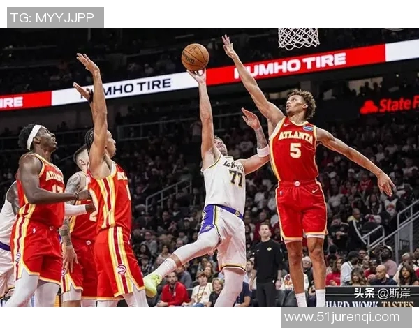 老鹰客场惜败湖人，失去三连胜：一场激情与遗憾交织的对决